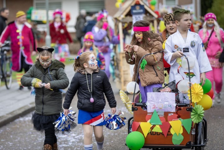 Kinderoptocht van Sint Odiliënberg lekker even tussen de buien door