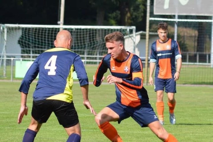 Oranje Blauw wint van Slekker Boys: ‘Als we zo doorgaan dan volgen er nog meer overwinningen’