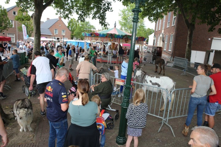 Aezelemert: een grote belevingsbraderie in het centrum van Montfort