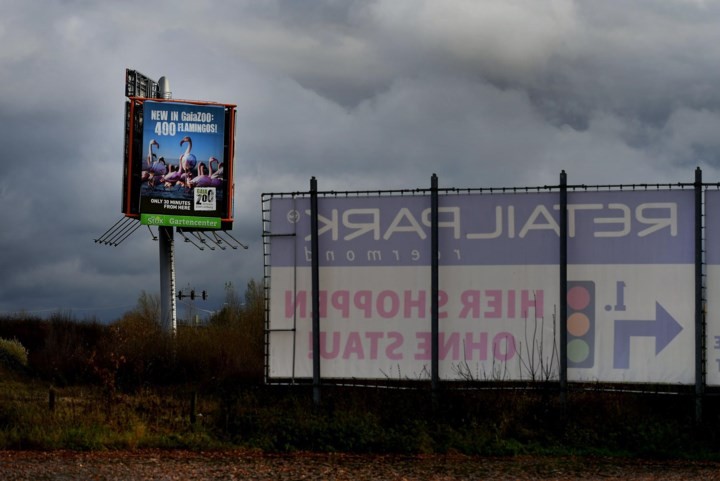 Meer reclame langs de A73: Rijkswaterstaat heeft geen bezwaar tegen mast met digitale schermen bij Montfort