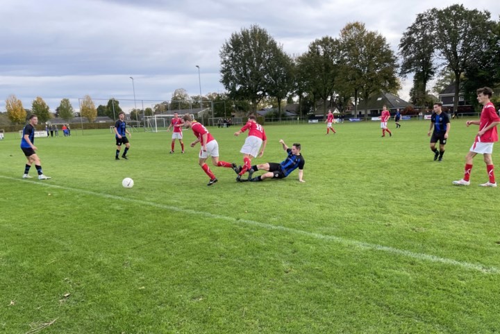 Eerste derby tussen FC Roerdalen en SVH’39 eindigt in doelpuntenfestijn, Marc Willems: ‘Deze wedstrijd moeten we snel vergeten’