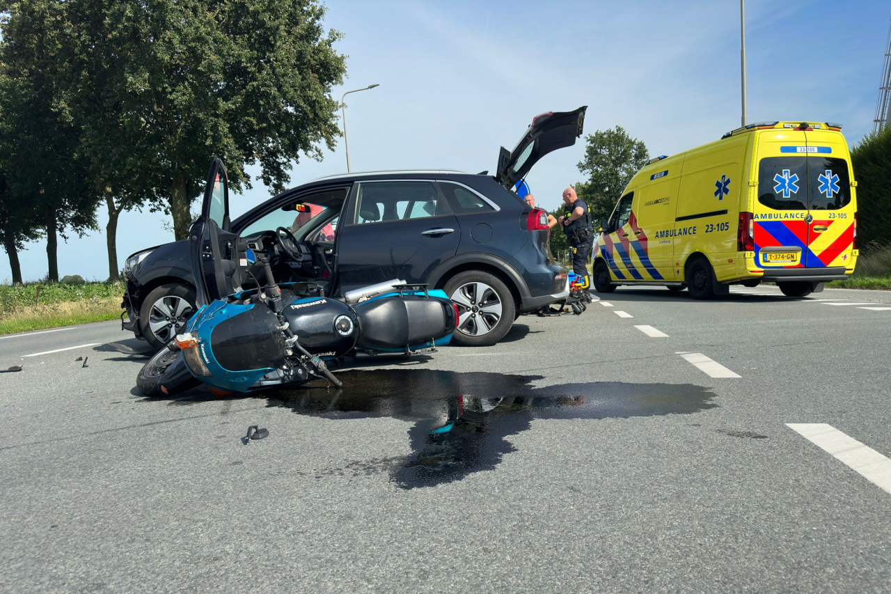 Motorrijder gewond na aanrijding met auto in Posterholt