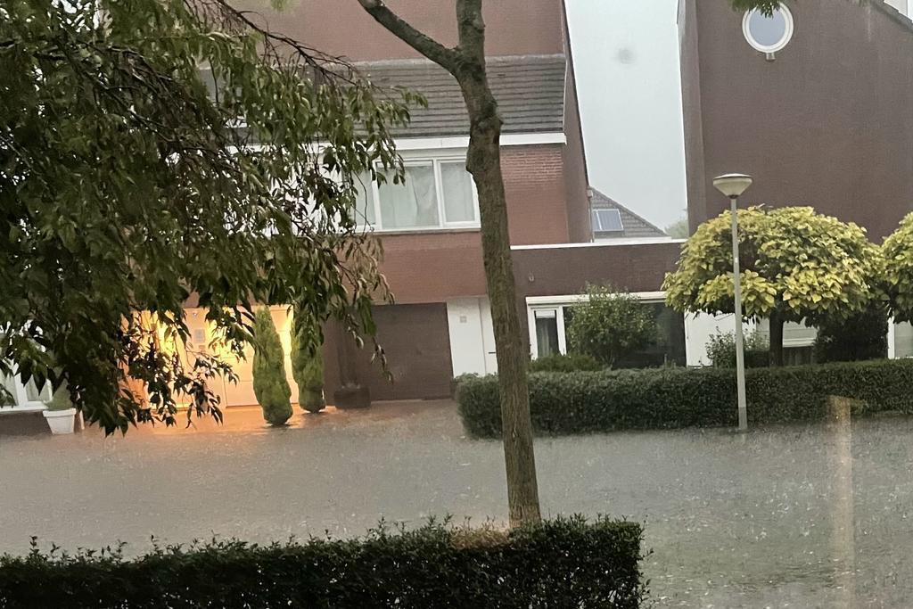 Overlast door hevige regen in delen van Limburg