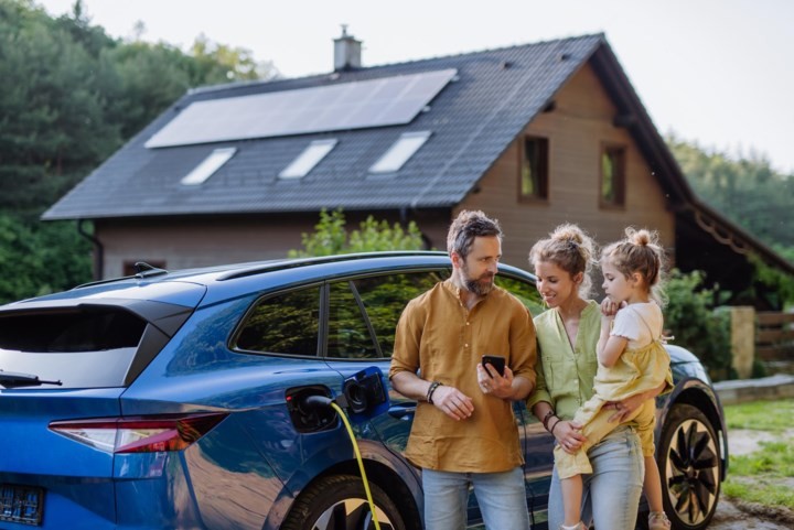 Zonnepanelen, warmtepompen en stekkerauto’s: dit zijn de best scorende ‘elektrische’ gemeenten in Limburg