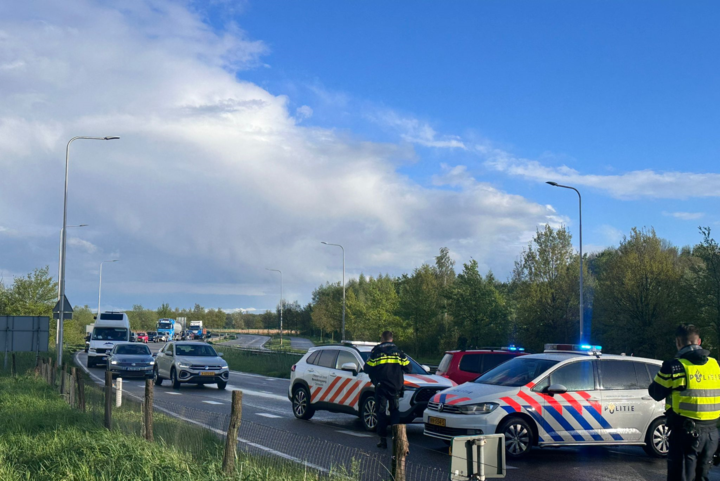 Gaslekkage op N297 bij afrit Born (A2) door storm: ook ravage in Vlodrop, grote stroomstoring in Arcen en meerdere meldingen in Limburg