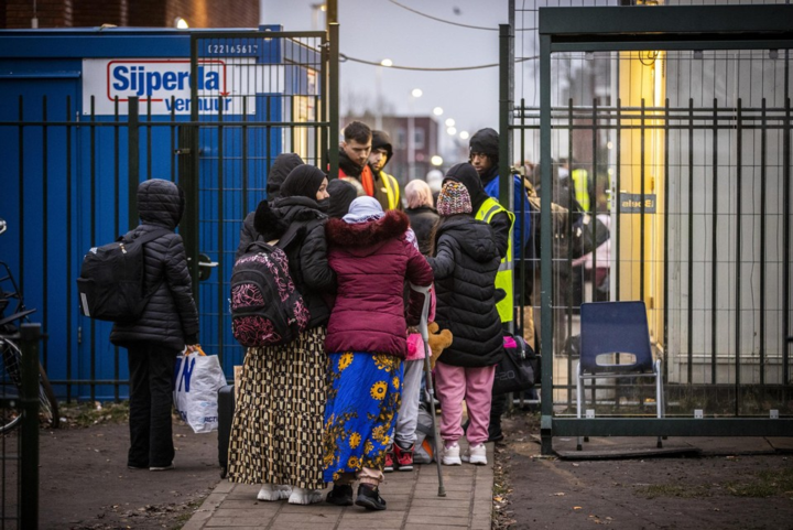 Ruim acht op tien Limburgers vindt dat Nederland minder asielzoekers moet opnemen: Nederweertenaren vinden dat landelijk het vaakst