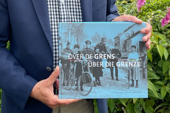 Vierde druk van boek ‘Over de grens | Über die Grenze’, over hoe het leven zich langs de Limburgse grens voltrok