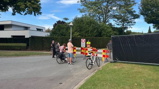 Twee Flodder-fans betrapt op filmset in Sittard, bekeurd na politieoptreden