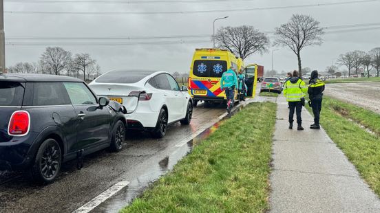 Twee gewonden bij kop-staartbotsing op N280