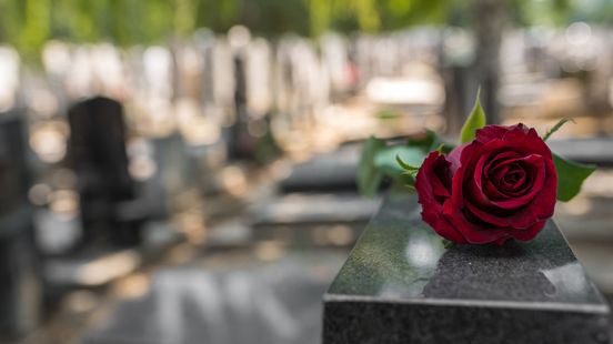 Stoffelijke resten boven grond gevonden op begraafplaats