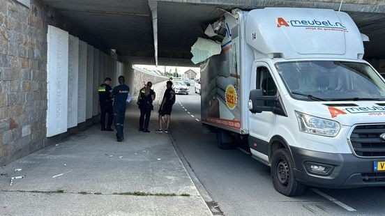 Opnieuw vrachtwagen klem onder tunnel Maastricht: 'Maatregelen negeert men'