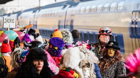 Treinen voller tijdens carnaval, ook meer troep