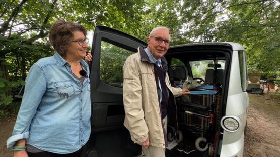 Monique en Carl gaan op vakantie met een 45 kilometer auto