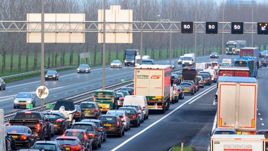 Files door dichte tunnels en vakantieverkeer