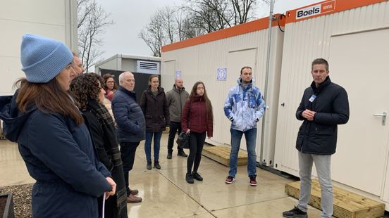 Dorp loopt massaal uit voor open dag crisisopvang