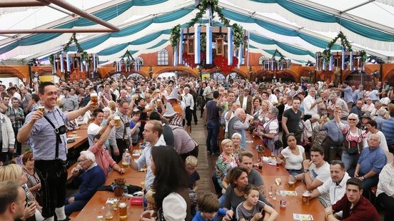 Duizenden bezoekers genieten van Oktoberfeest Sittard: 'Meer dan lederhosen en bier'