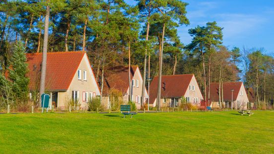 Tegenstanders vakantieparken willen actie provinciebestuur