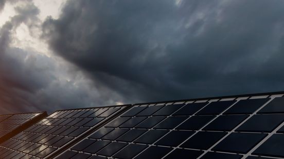 L1mburg Centraal: Donkere wolken boven zonnepanelen