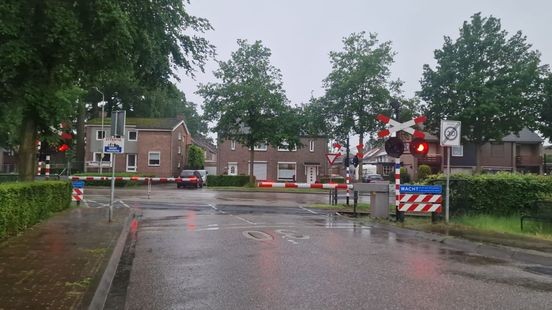 Spoorbomen in Born dicht: automobilisten negeren rood sein