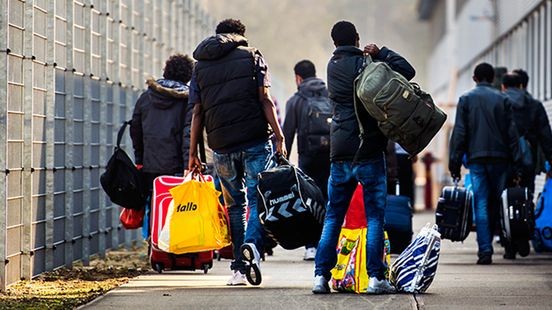 Streep door asielopvang op terrein VDL Nedcar na protest van Echt-Susteren