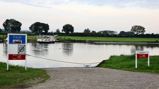 Veerpont Middelaar-Cuijk uit de vaart