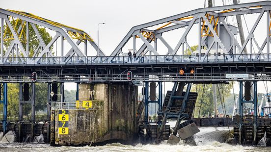 Problemen stuw Grave: tiental schepen lag voor anker