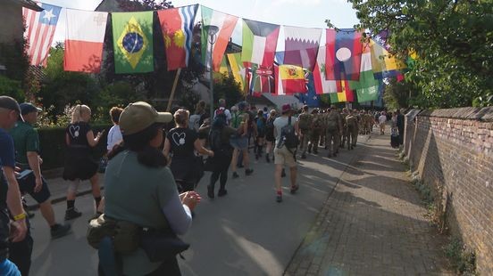 Drukke dag voor blaarbehandelingen tijdens Vierdaagse: 'Sneller zweetvoeten door vochtig weer'