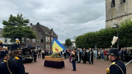 Uitvaart met schutterseer van 'achteropsjut' Jac Kuppens in Stramproy