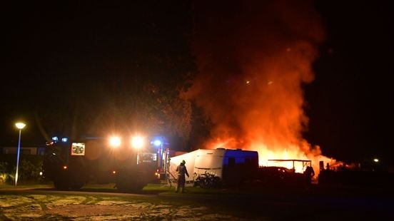 Persoon en hond om het leven gekomen bij brand op camping in Arcen