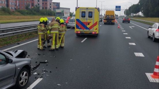 Flinke file op A2 door ongeval met meerdere auto's