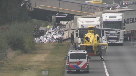 Snelweg A73 blijft hele nacht dicht na dodelijk ongeval met vier vrachtwagens