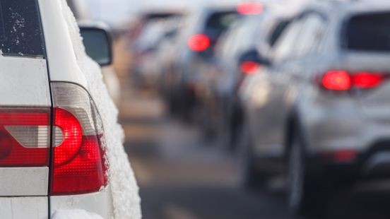 Kilometers file op A2 door ongeval bij Roosteren