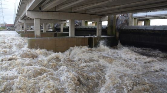 Hoogste piek nu bij Stevensweert, Maas bij Maastricht daalt