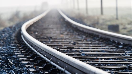 Veel minder treinen door verzakking treinspoor na zware regenval