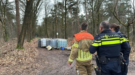 Chemicaliën gedumpt in bos bij Vredepeel