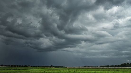 Dinsdag begint met tropische temperaturen, daarna flinke onweersbuien