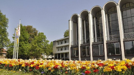 L1mburg Centraal: Beeld eerste vrouwelijke wethouder onthuld