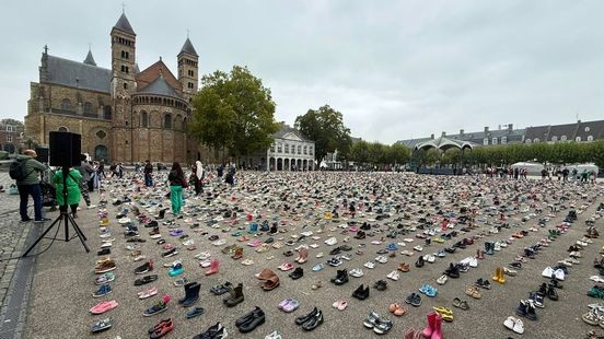 Vrijthof gevuld met kinderschoenen als stil protest tegen geweld in Gaza