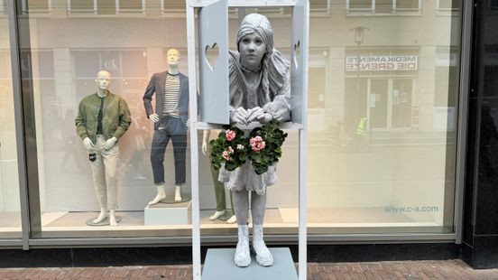 Patou (16) staat zelf op haar Living Statues Festival