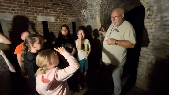 Carnavalsvereniging leert kinderen over kazematten