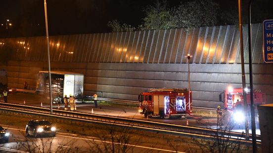 Kilometers file op A73 door brandende vrachtwagen