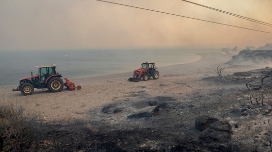 Grote bosbrand op Rhodos: ook Limburgers evacueren