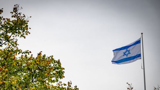 Venlo en Roermond: vlag halfstok als steunbetuiging Israël