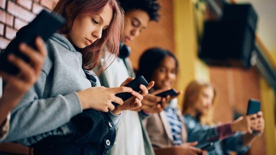 Europa wil leeftijdsgrens van 16 jaar voor social media, Tatjana uit Horst vindt dat niks