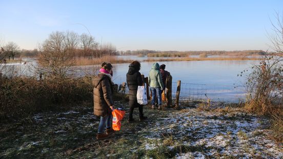 Eerste schaatsers op natuurijs Limburg in Nederweert-Eind