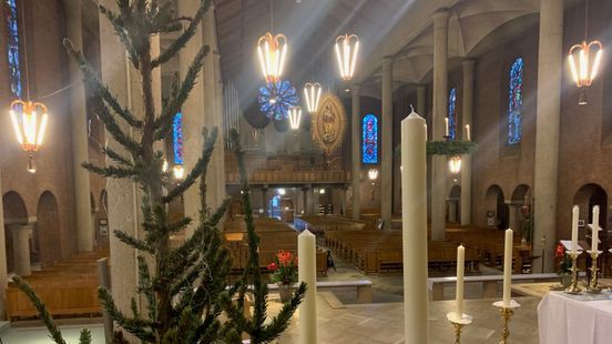 Extra 'shinen' in de kerk voor alle heilige boontjes