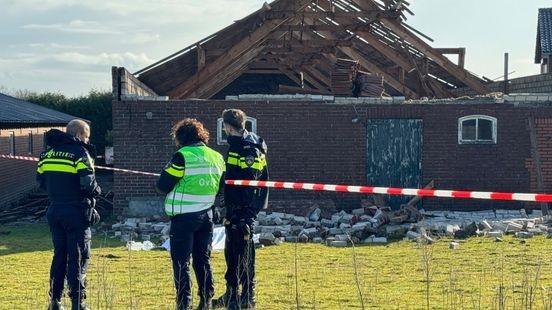 Man (55) overleden na omvallen muur in Haler