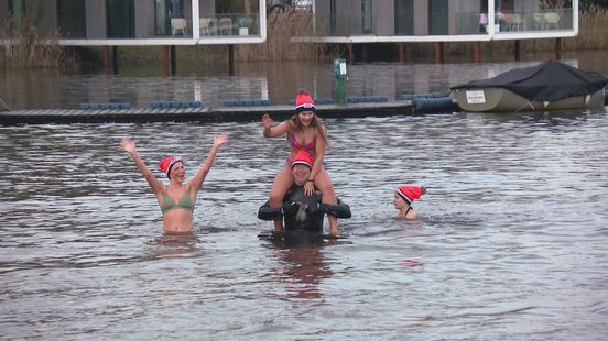 170 nieuwjaarsduikers in Maasbree, laatste voor burgemeester