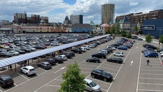 Roermond bedenkt oplossing voor verkeersinfarct Duitse feestdag