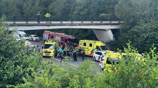 Persoon die van viaduct viel op A2 buiten levensgevaar